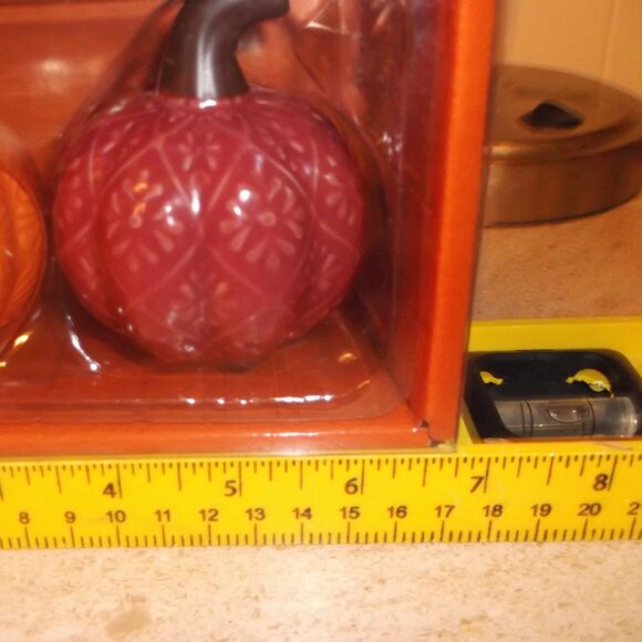 NWT Fall Pumpkin Salt & Pepper Shakers, 2 Bx Bundle, 4 Total, NWT Kitchen Towel - Picture 4 of 11